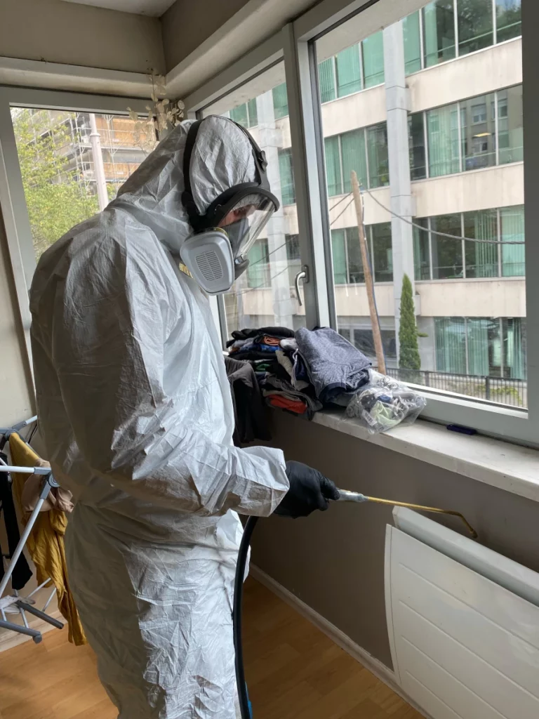 equipement technicien cafards 1 768x1024