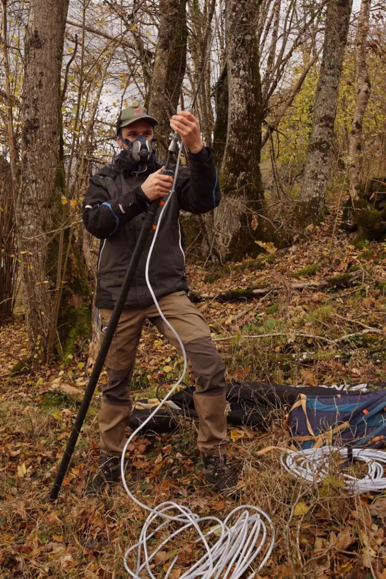 intervention technicien frelons 74 768x1152