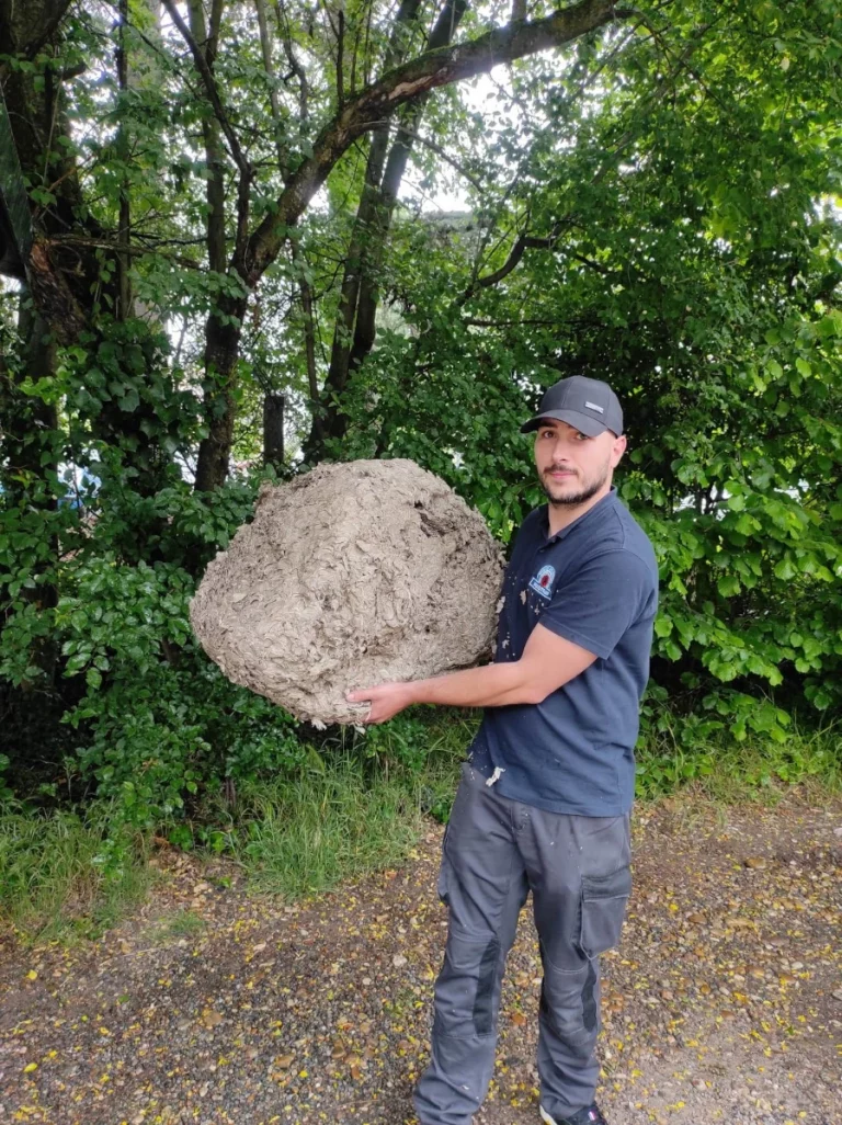 technicien nuisitrap 768x1026