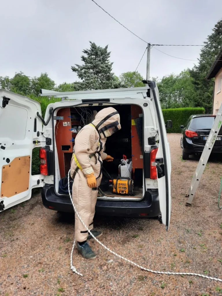 technicien vehicule 768x1024